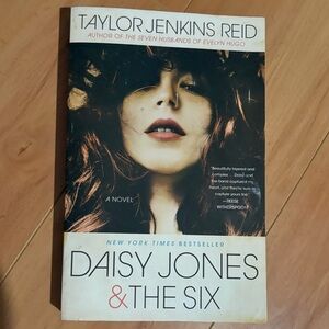Daisy Jones & The Six Novel